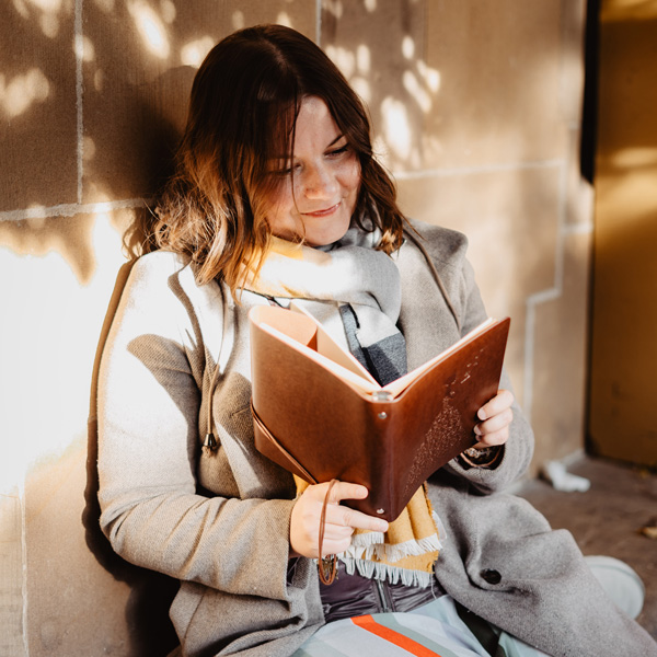 Schreibtherapie bei familiären Konflikten – Illustration zur Selbstreflexion